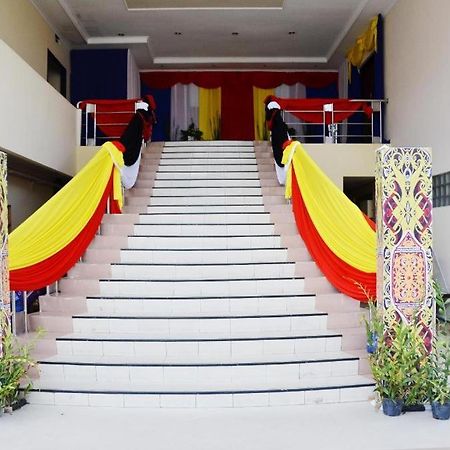 Hotel Tarakan Plaza מראה חיצוני תמונה