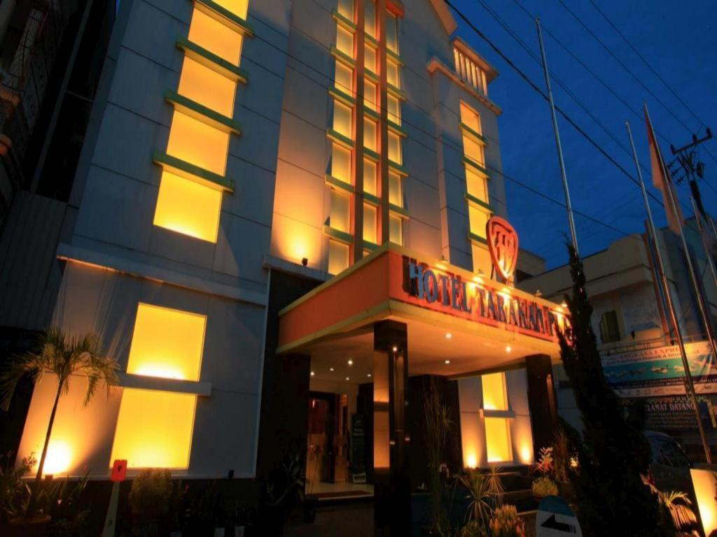Hotel Tarakan Plaza מראה חיצוני תמונה