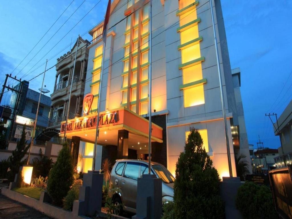 Hotel Tarakan Plaza מראה חיצוני תמונה