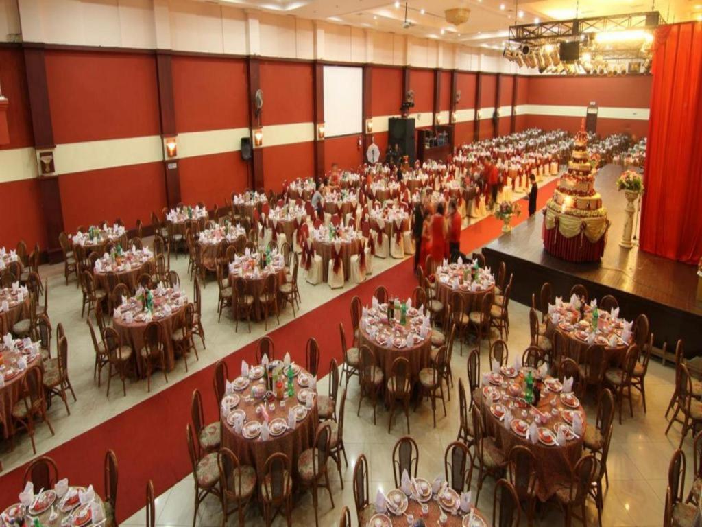 Hotel Tarakan Plaza מראה חיצוני תמונה