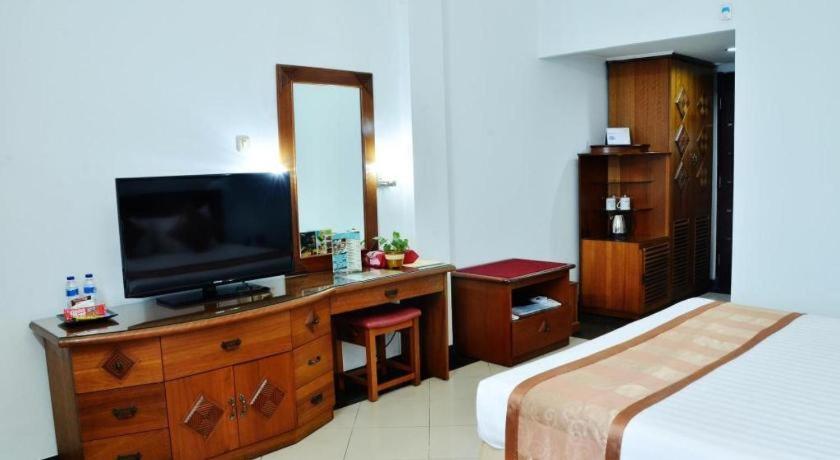 Hotel Tarakan Plaza מראה חיצוני תמונה