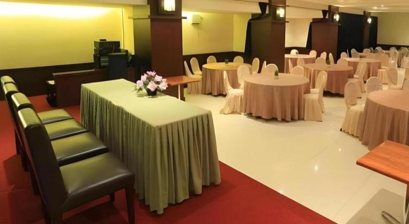 Hotel Tarakan Plaza מראה חיצוני תמונה