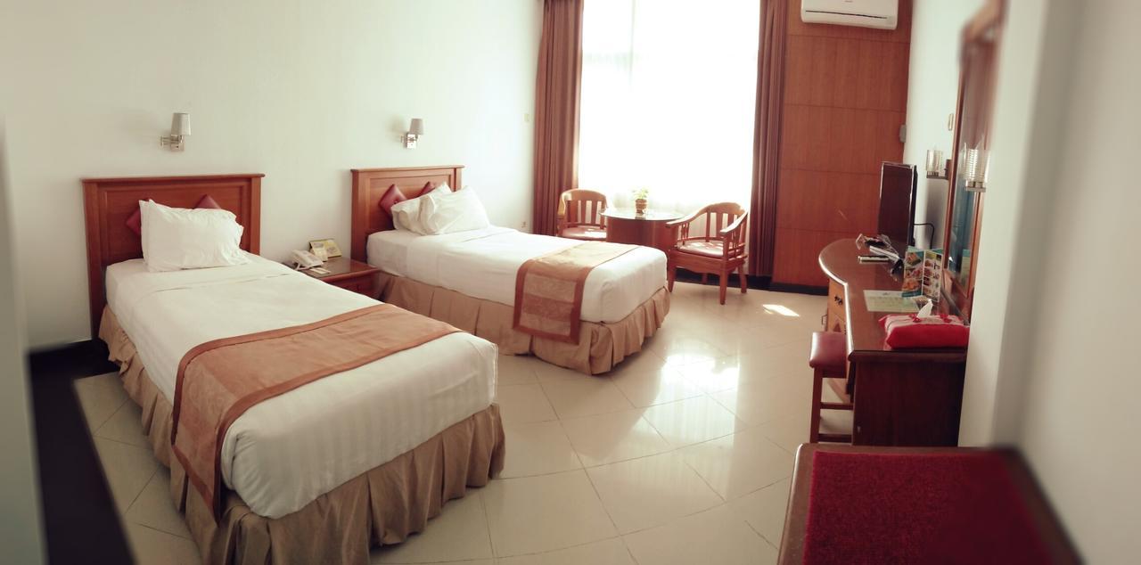 Hotel Tarakan Plaza מראה חיצוני תמונה