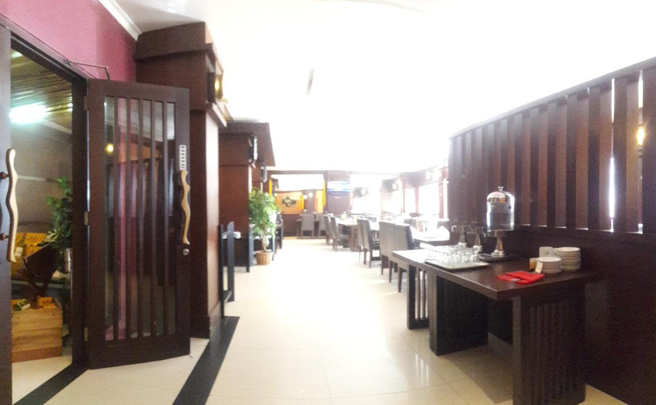 Hotel Tarakan Plaza מראה חיצוני תמונה
