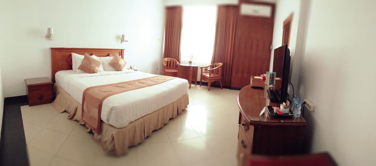 Hotel Tarakan Plaza מראה חיצוני תמונה